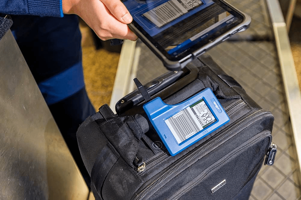 Alaska airlines will use electronic bag tags to speed up check in