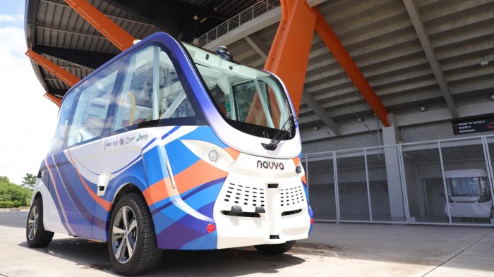 Navya self driving driverless bus vienna collision pedestrian