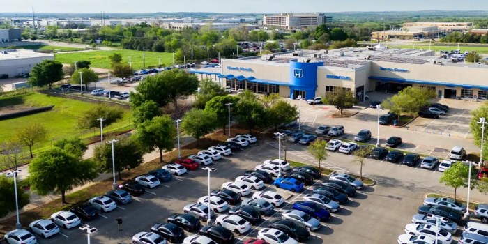 Lucid sales surge as buyers shun tesla