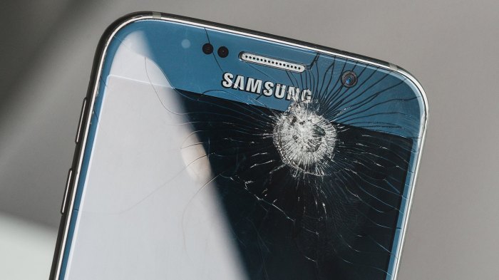 Plastic iphone gorilla glass origin story steve jobs