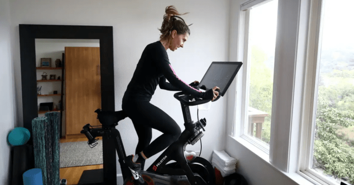 Apple fitness plus vs peloton which exercise streaming service is better