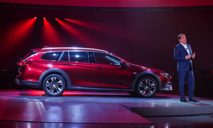 Regal buick tourx wagon sportback sedan introduces as gs leaks engine china start autoevolution has will expects half account sales Buick regal tourx station wagon crossover