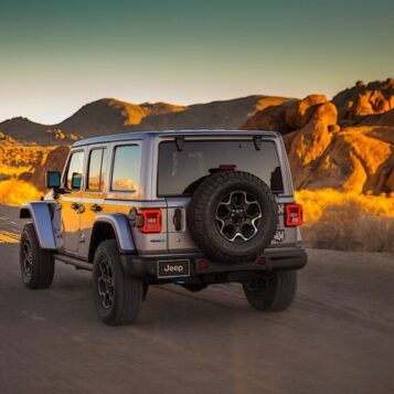 Jeep wrangler gladiator gorilla glass windshield optional