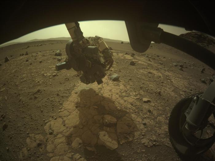 Nasa says mars rainbow spotted in perseverance photo isnt a rainbow