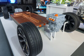 Electric gm develop ultium jointly batteries