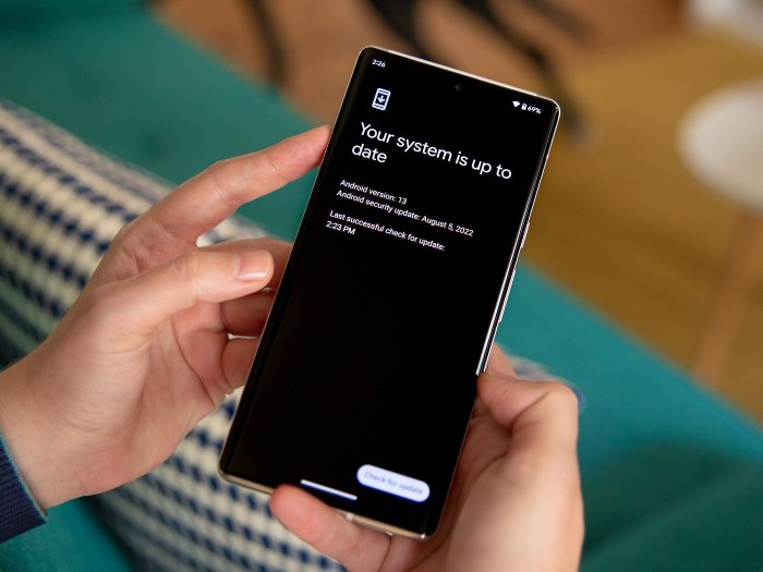 Motorola phones receiving android 13
