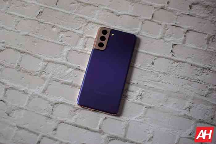 Samsung double fold phone design chip shortage