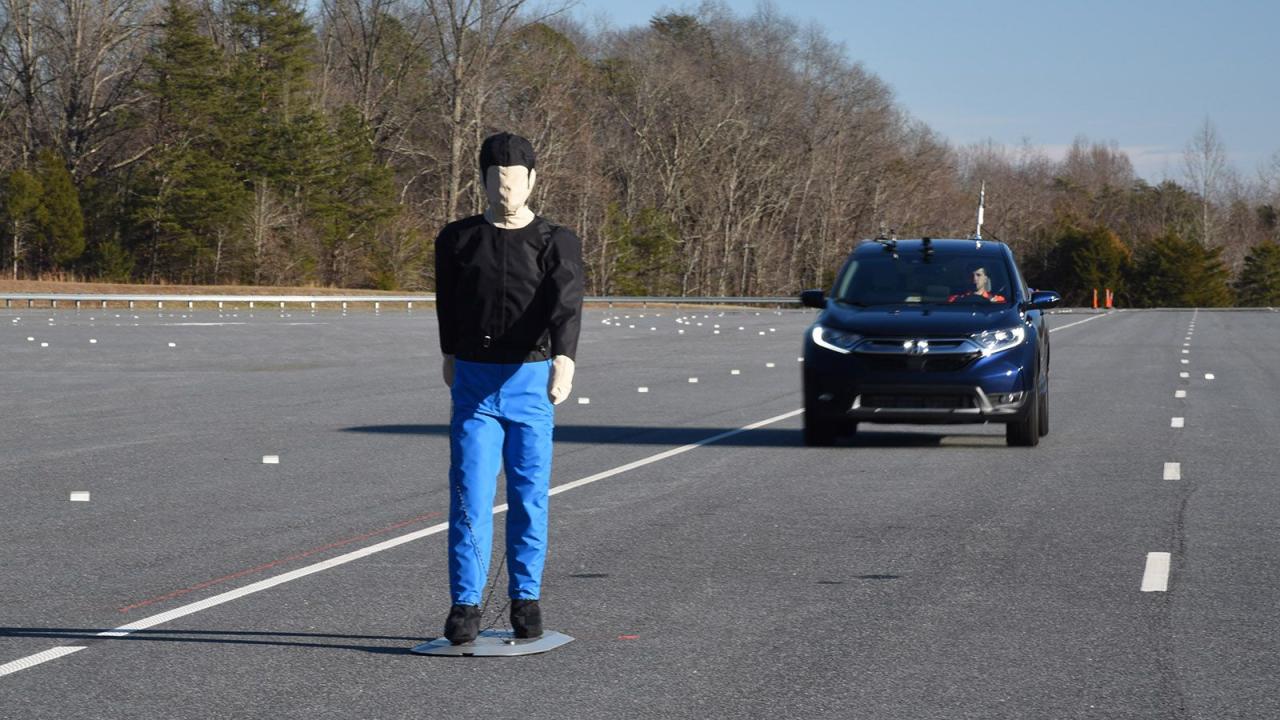 Electric car noise nhtsa rule blind pedestrian safety