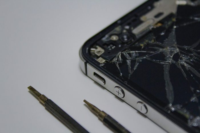 I fixed my broken iphone screen using apples self service repair kit