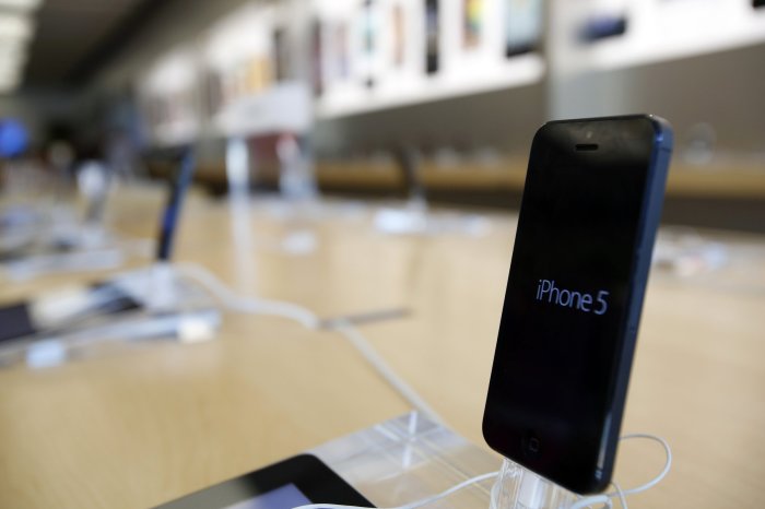 Iphone 5s apple colors release timeline tweet comment share