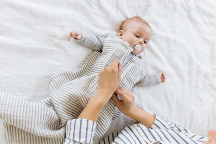 Sleep sack swaddling swaddled tidur bayi dreaming dreams mothering tak meniarap risiko kematian mengejut mengiring terlentang kurangkan posisi sesuai crib