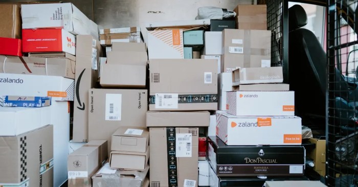 Did you know you can legally buy unclaimed mail packages heres how