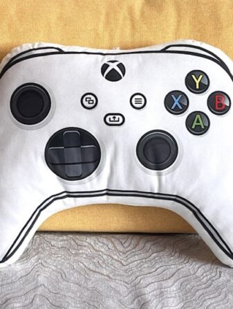Gaming pillow handhelds consoles hands free