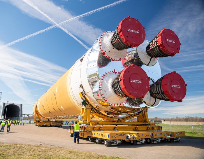 See nasas artemis sls moon rocket roar to life in dramatic hot fire test