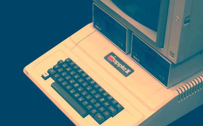 Apple computer gadget retro tech auction