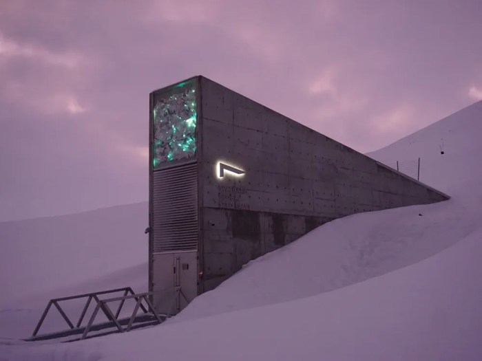 Vault arctic doomsday variety millionth welcomes climate growing amid concerns kept protect Svalbard global seed vault norway doomsday climate change