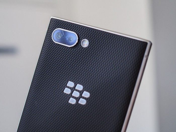 Blackberry key2 dual cameras look
