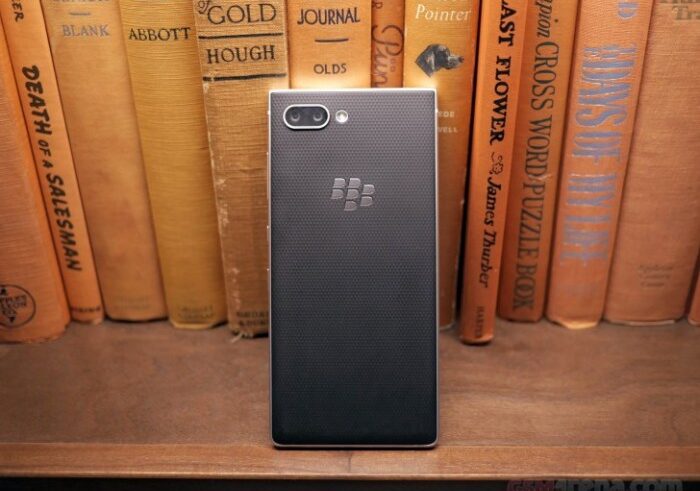 Blackberry key2 dual cameras look