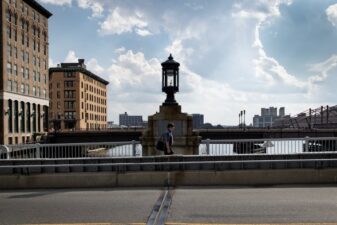 How to text replacement iphone omw on my way